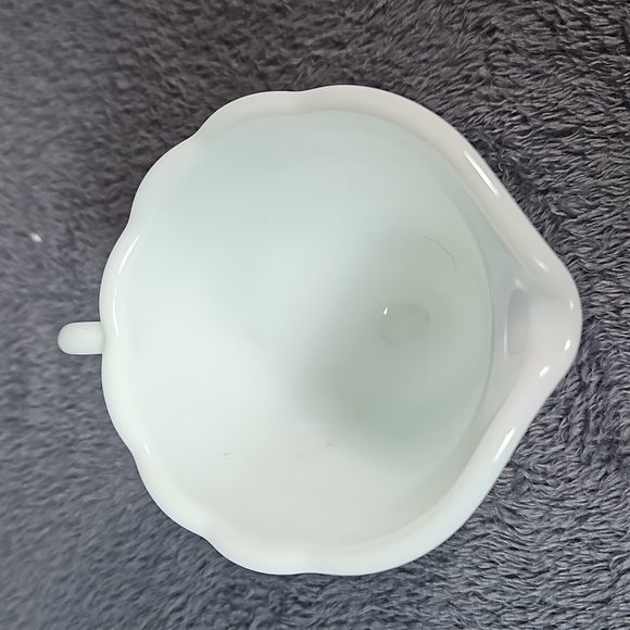 Vintage Cream Pitcher w/Embossed Flower & Leaf Patterns Scalloped Edge T7 - Picture 5 of 6